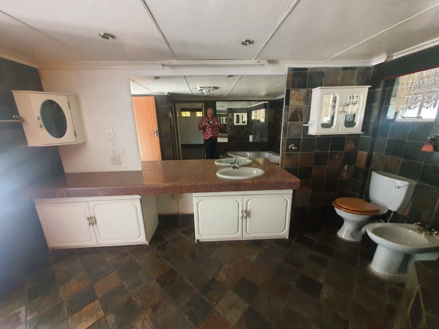 To Let 5 Bedroom Property for Rent in Hartbeespoort Rural North West